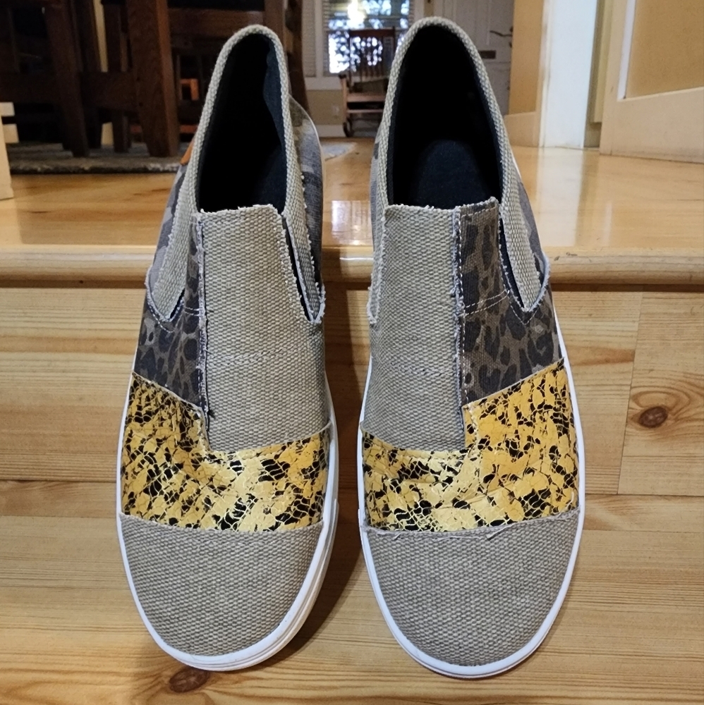Rosy Women's Khaki Patchwork Leopard Sneakers - Picture 4 of 8